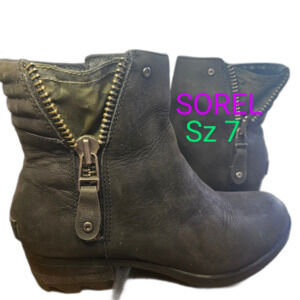 Sorel Danica US W7 Black Nubuck Leather Camo Side Zip Ankle Booties